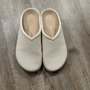 Rothy’s coconut clog. Size 8.